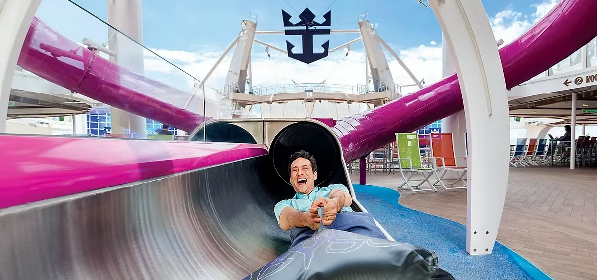 1- ULTIMATE ABYSS <br> EL TOBOGÁN SECO MÁS VERTIGINOSO EN EL MAR