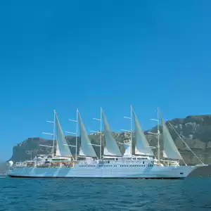 ¿A quién se dirige la compañía WINDSTAR CRUISES?