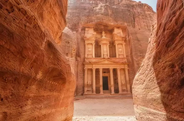 Delante del Tesoro de Petra
