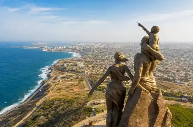 Desde el Monumento del Renacimiento Africano