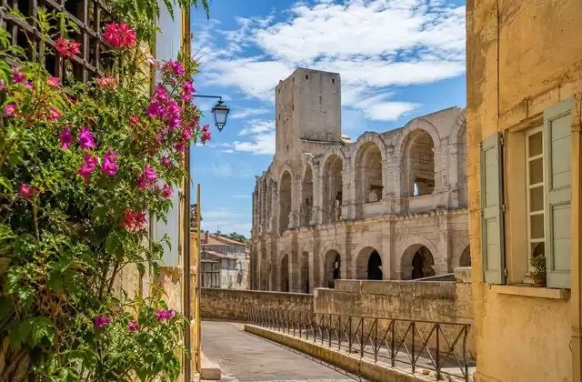 Arlés, entre el anfiteatro romano y la luz de Van Gogh