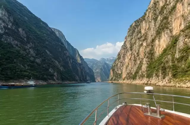 Navegar por la garganta de Qutang