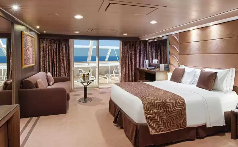 Yacht Club Deluxe Suite
